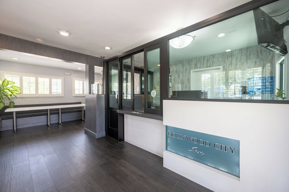 Фото Hollywood City Inn