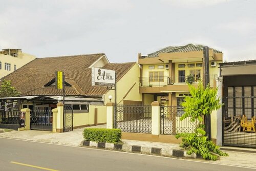 Гостиница Hotel Aden 2 Syariah by Oyo Rooms в Провинции Западная Ява