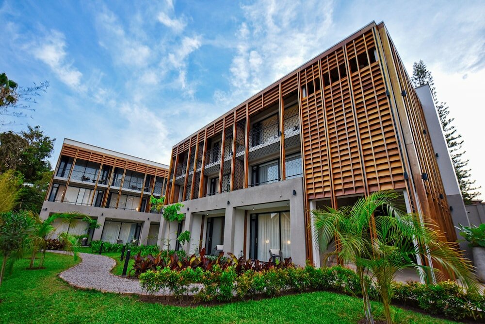 Фото Le Petit Village Hotel