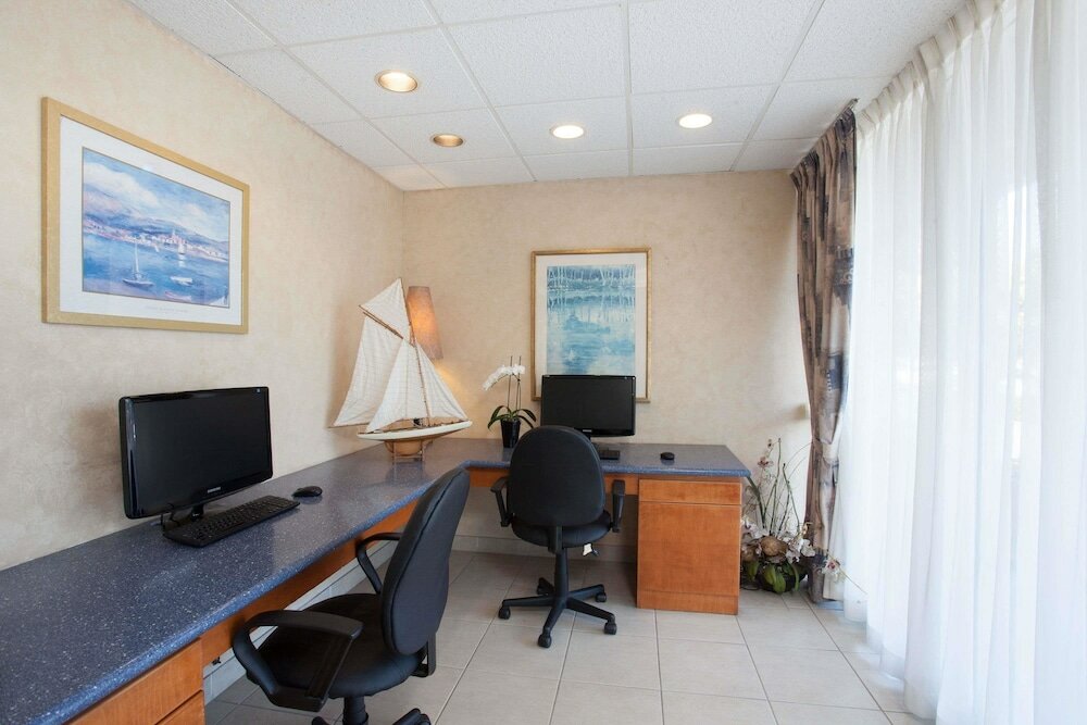 Фото Travelodge by Wyndham Monterey Bay