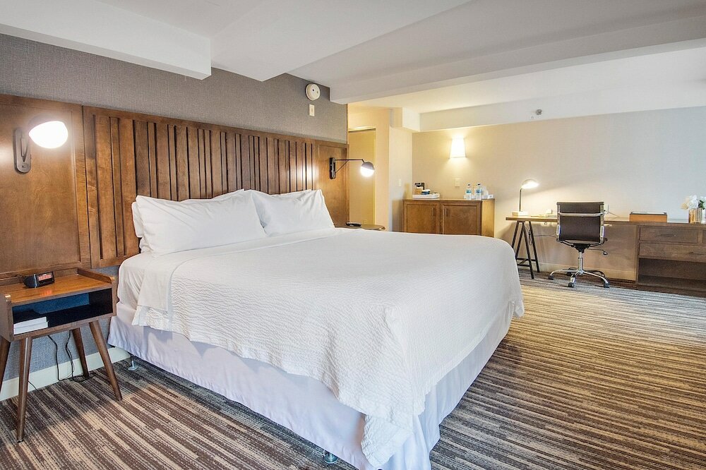 Фото Four Points by Sheraton Melville Long Island