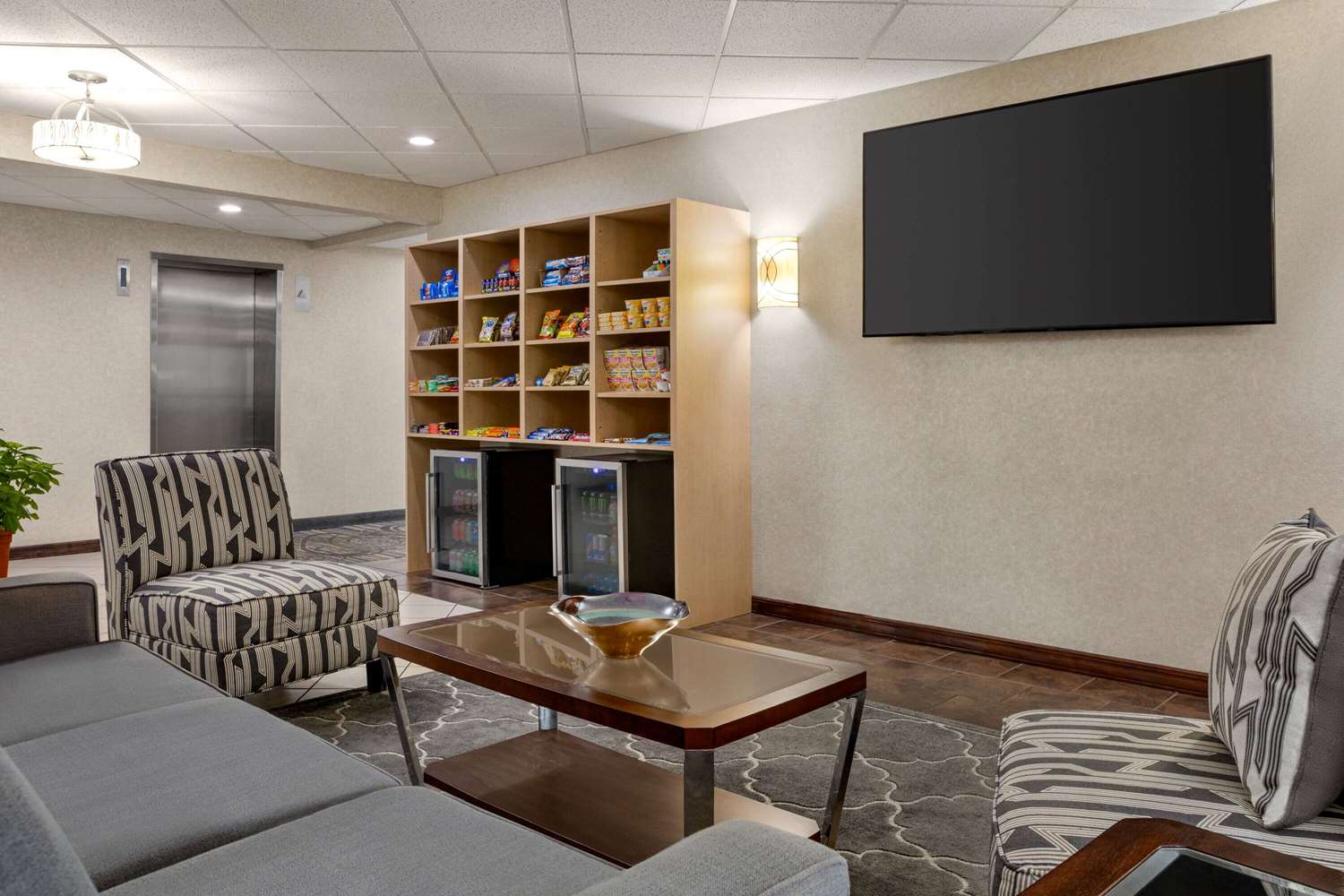 Фото Super 8 by Wyndham Grove City