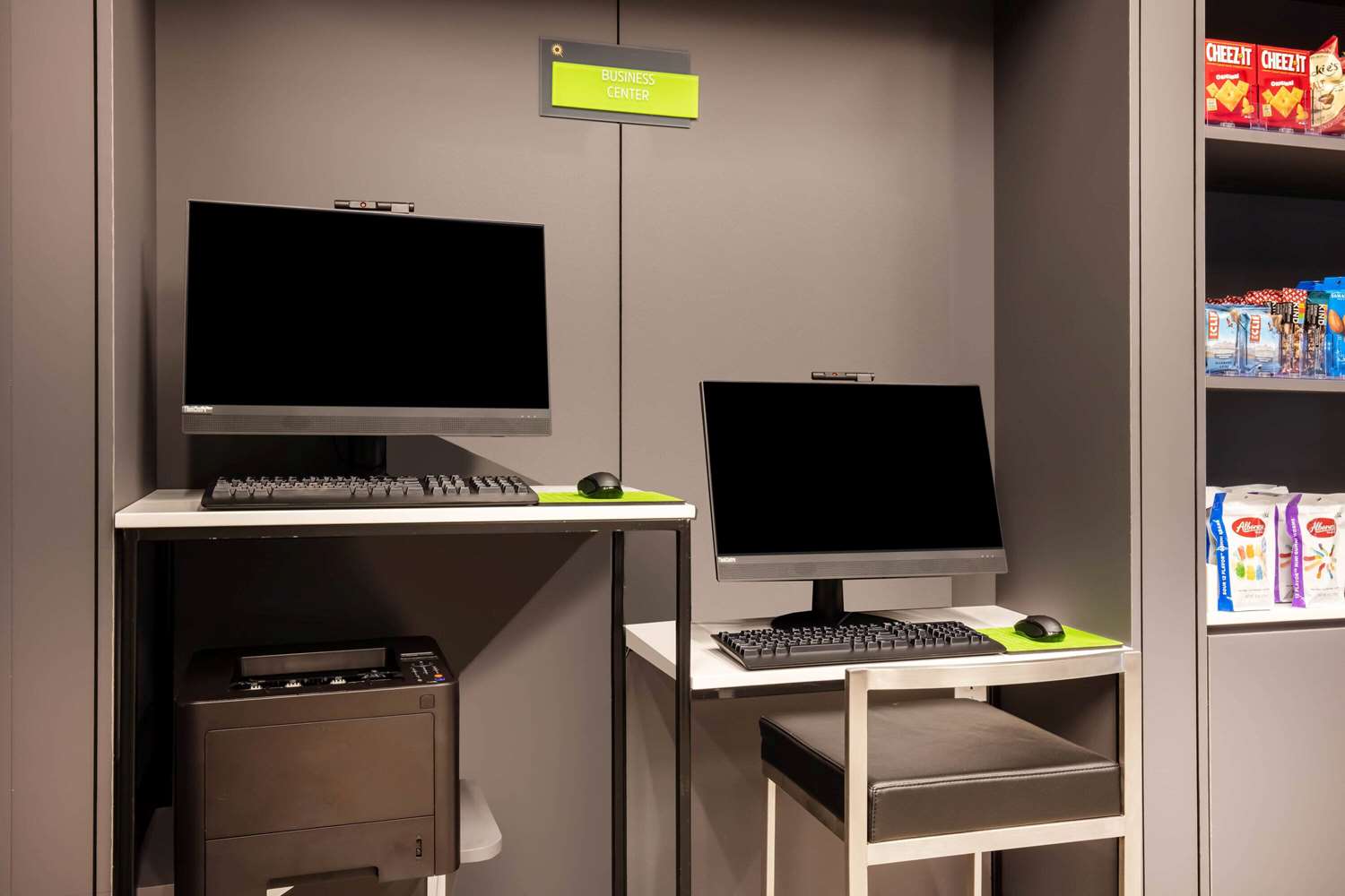 Фото La Quinta Inn & Suites by Wyndham Times Square South