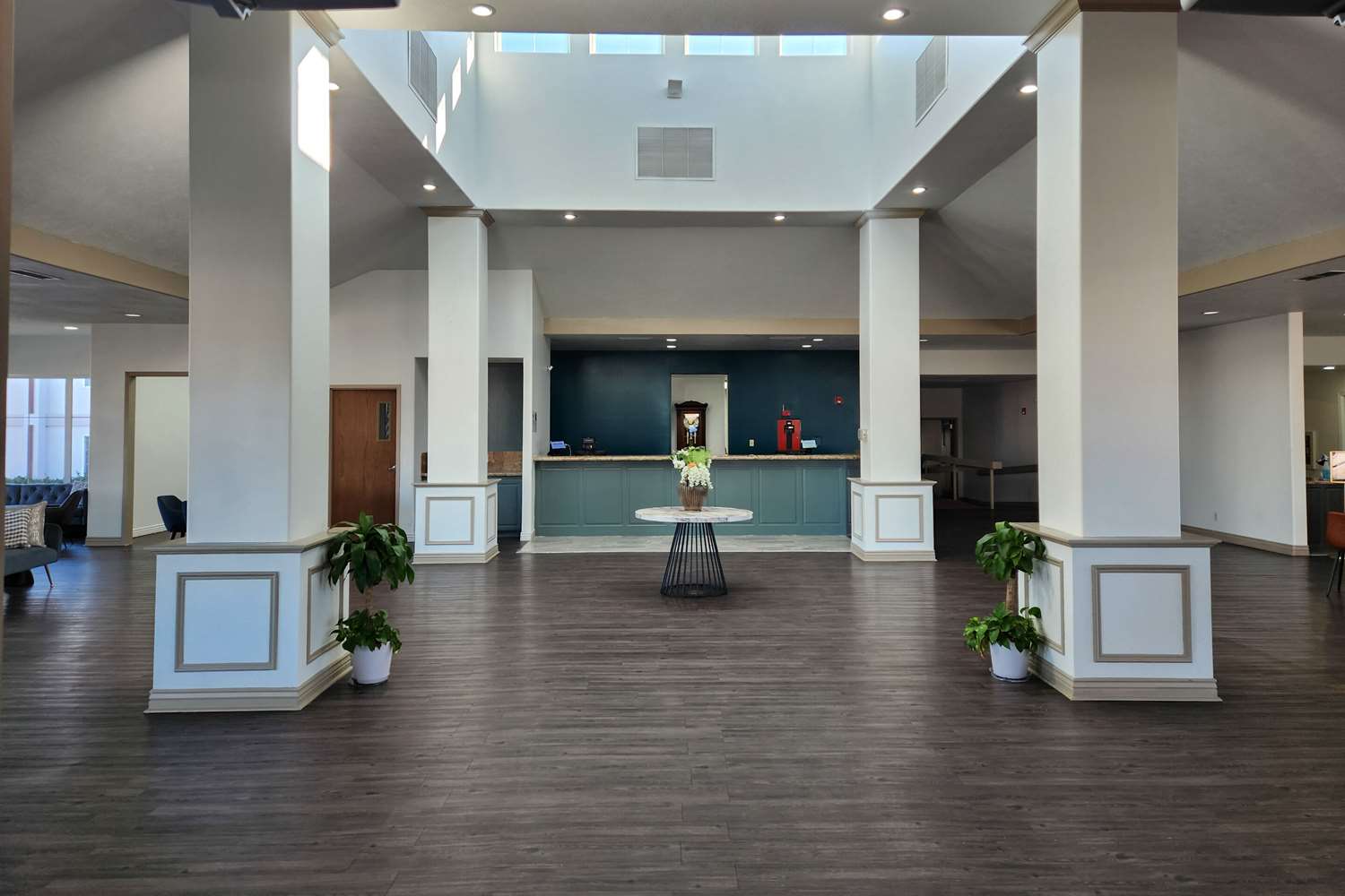 Фото Le Ritz Hotel and Suites