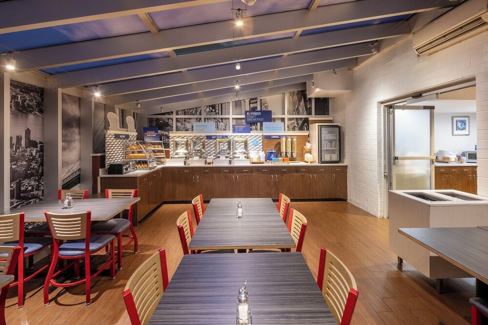 Фото Holiday Inn Express New York City Times Square