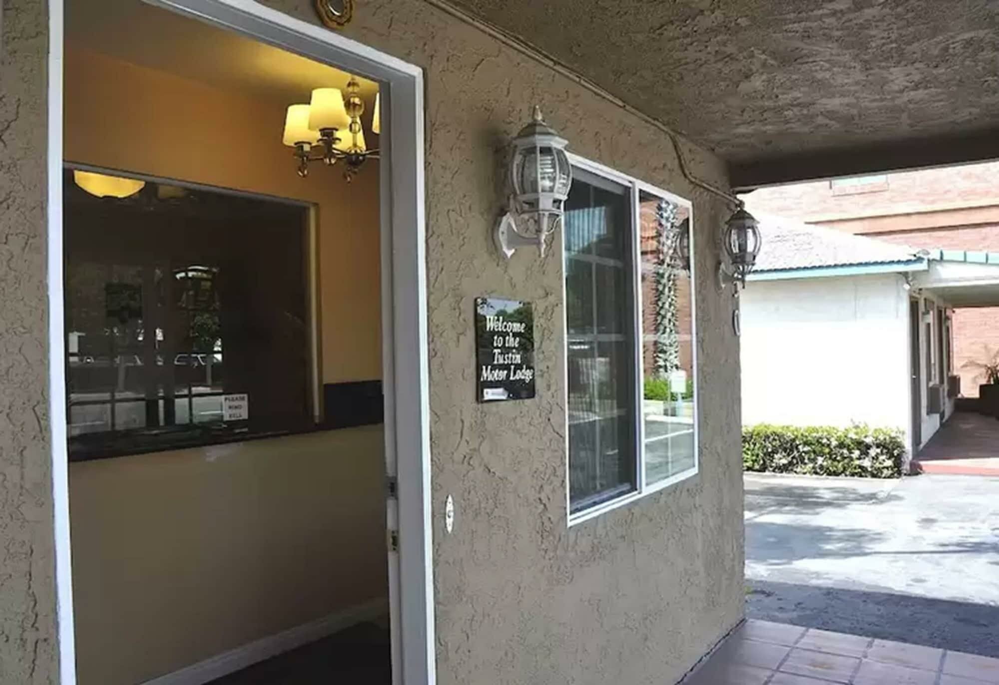 Фото Tustin Motor Lodge