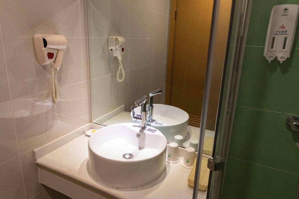 Фото GreenTree Inn Baoding City Zhuozhou Railway Station Store