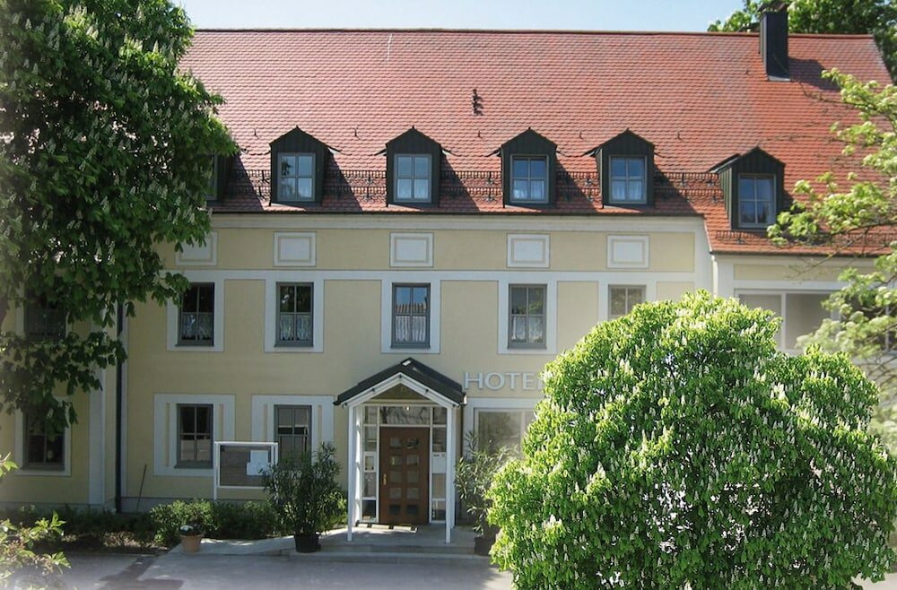 Фото Hotel-Restaurant Kastanienhof Lauingen