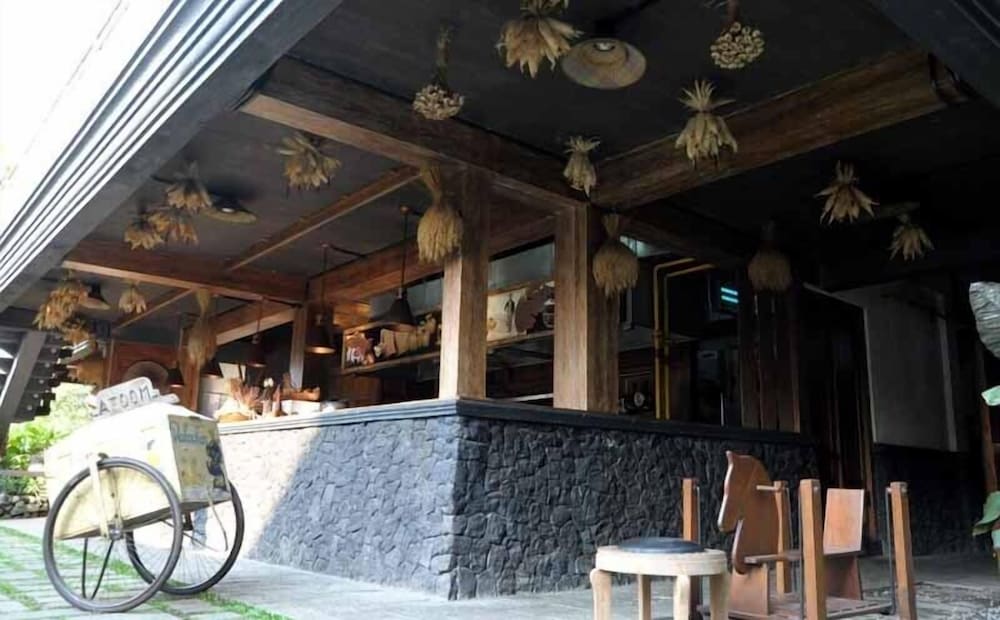 Фото Omah Sinten Heritage Hotel & Resto