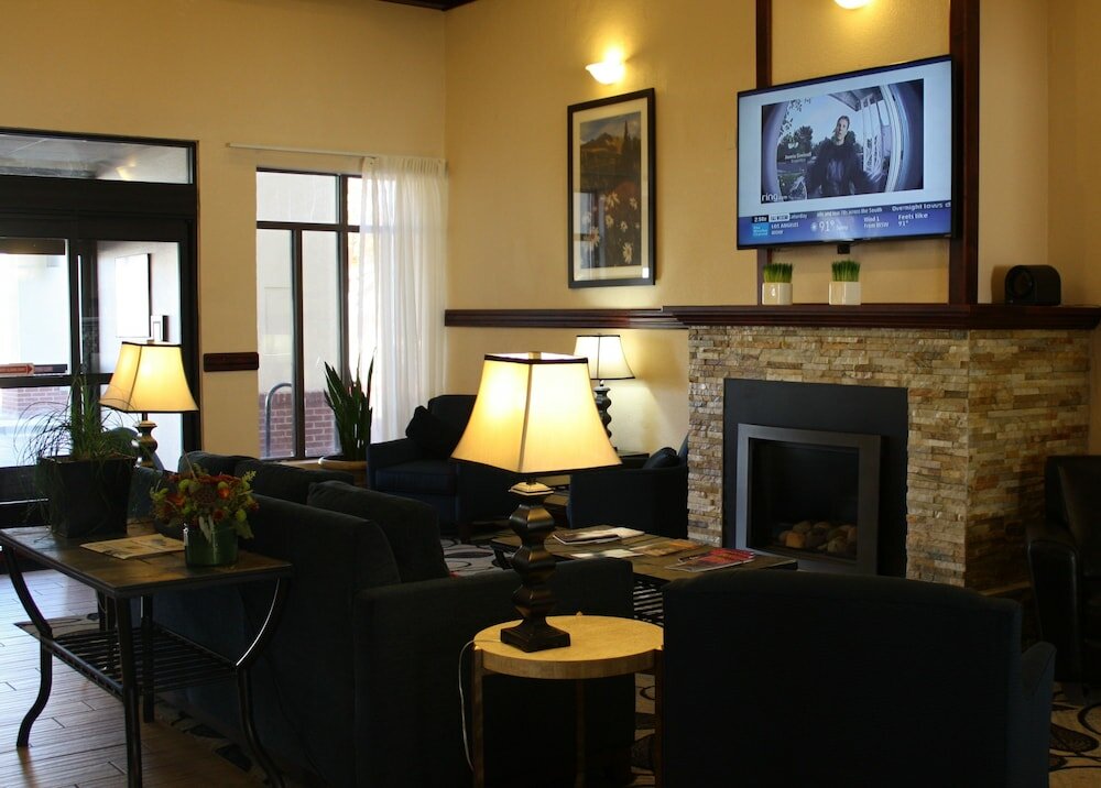 Фото Comfort Suites Denver International Airport
