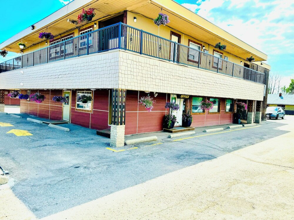 Фото Coast Dawson Creek Hotel