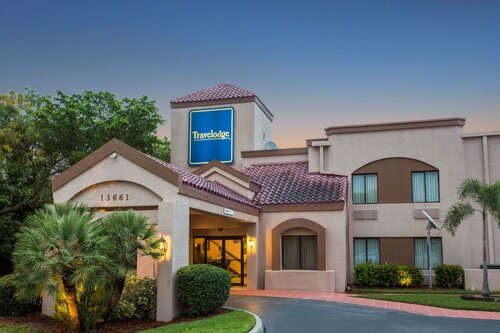 Гостиница Travelodge by Wyndham Fort Myers Airport в Форте Майерсе