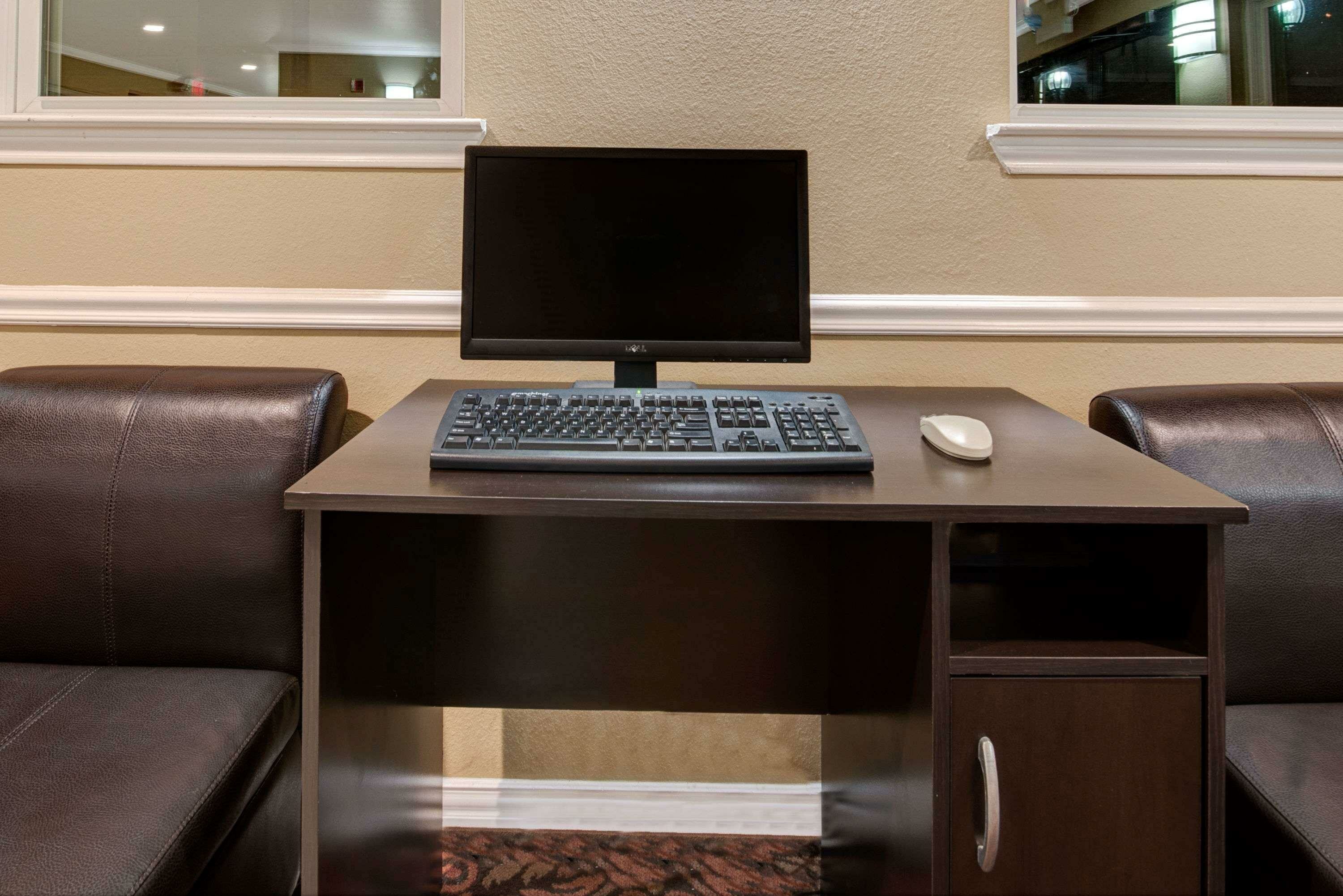 Фото Super 8 by Wyndham Richardson Dallas