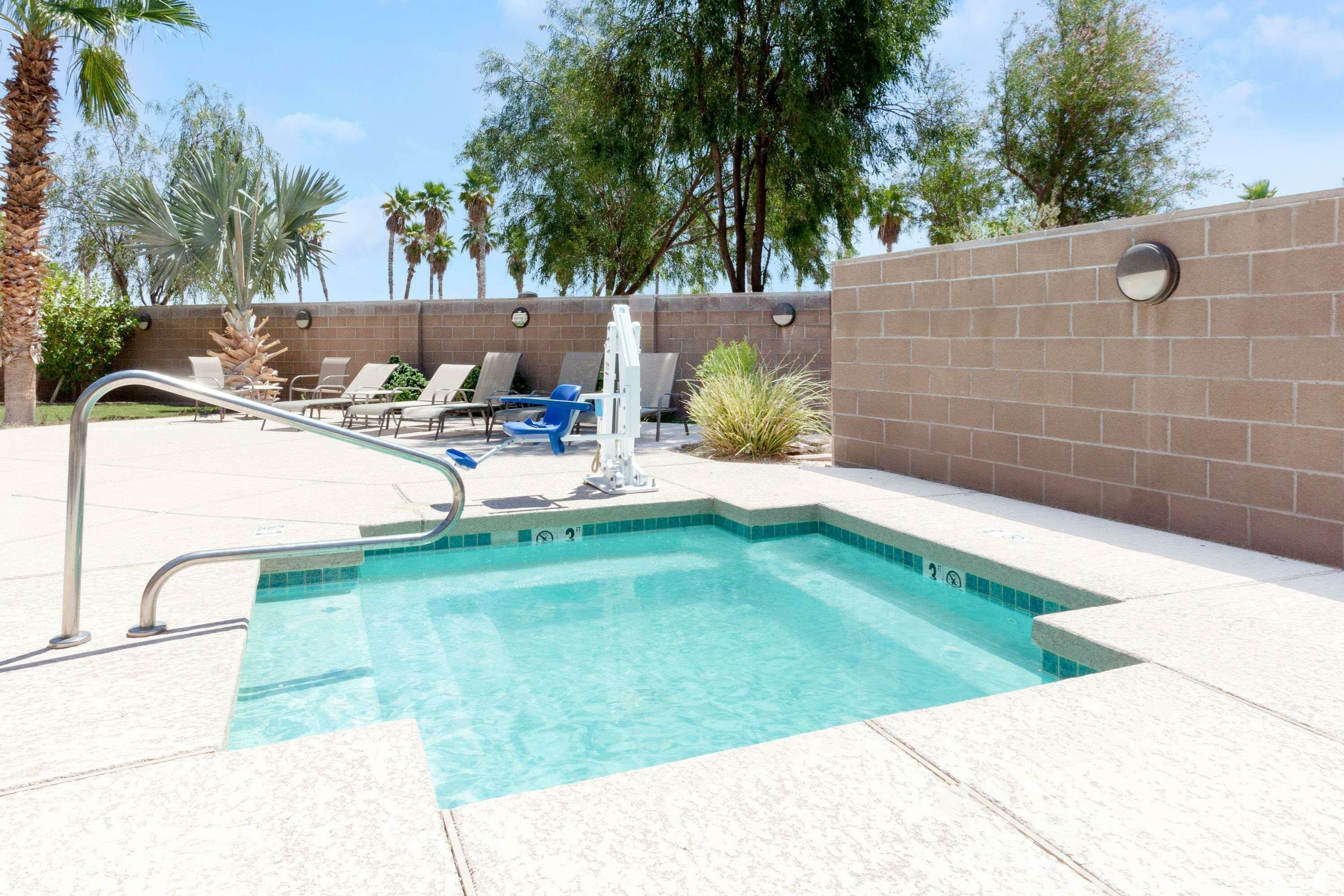 Фото Microtel Inn & Suites by Wyndham Wellton