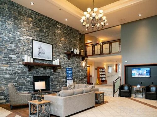 Внешний вид отеля Pocaterra Inn and Waterslide в Канморе, фото 4