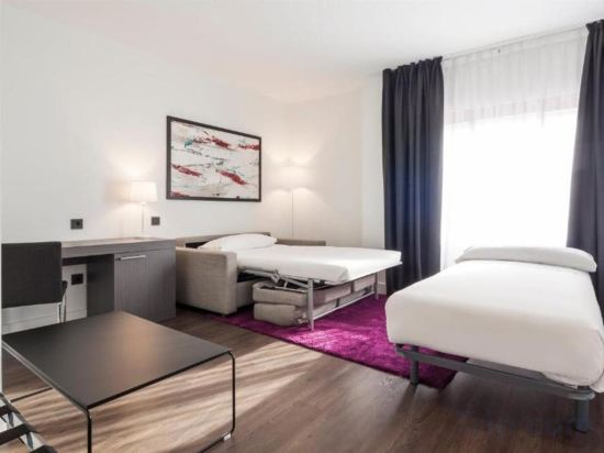 Фото Hotel Ilunion Suites Madrid