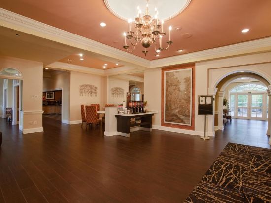 Фото Hampton Inn & Suites Stamford