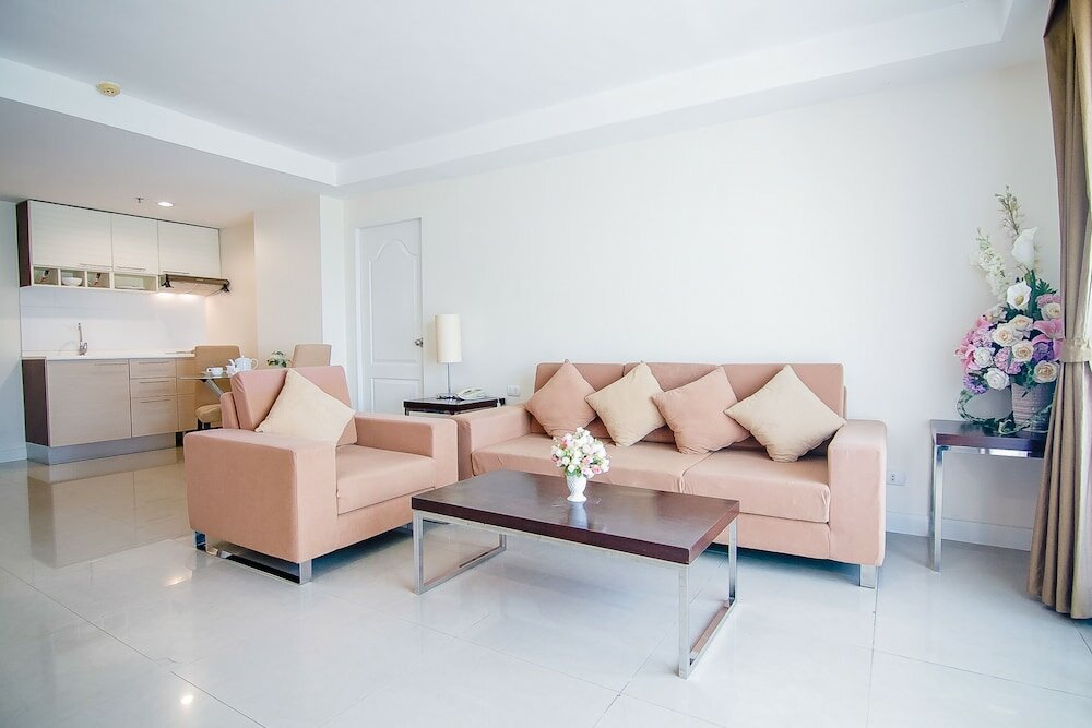 Фото Romance Hotel Srinakarin