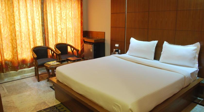 Фото Hotel Basera Brij Bhoomi