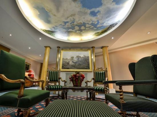 Фото Maison Rouge Hotel