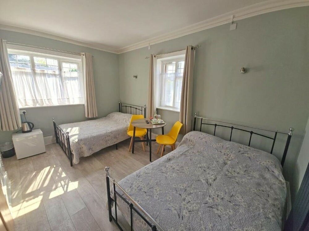 Фото Glendevon House Hotel