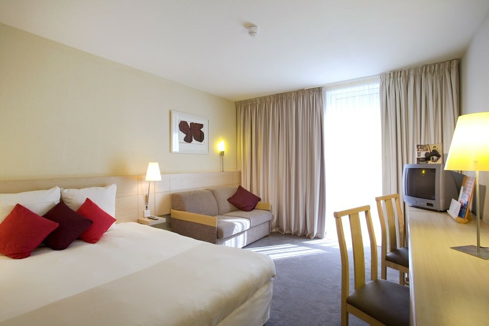Фото Novotel Milton Keynes