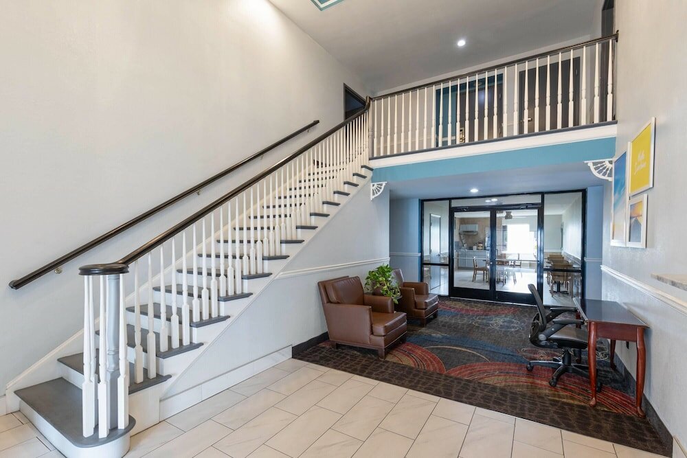 Фото Days Inn by Wyndham Lincoln
