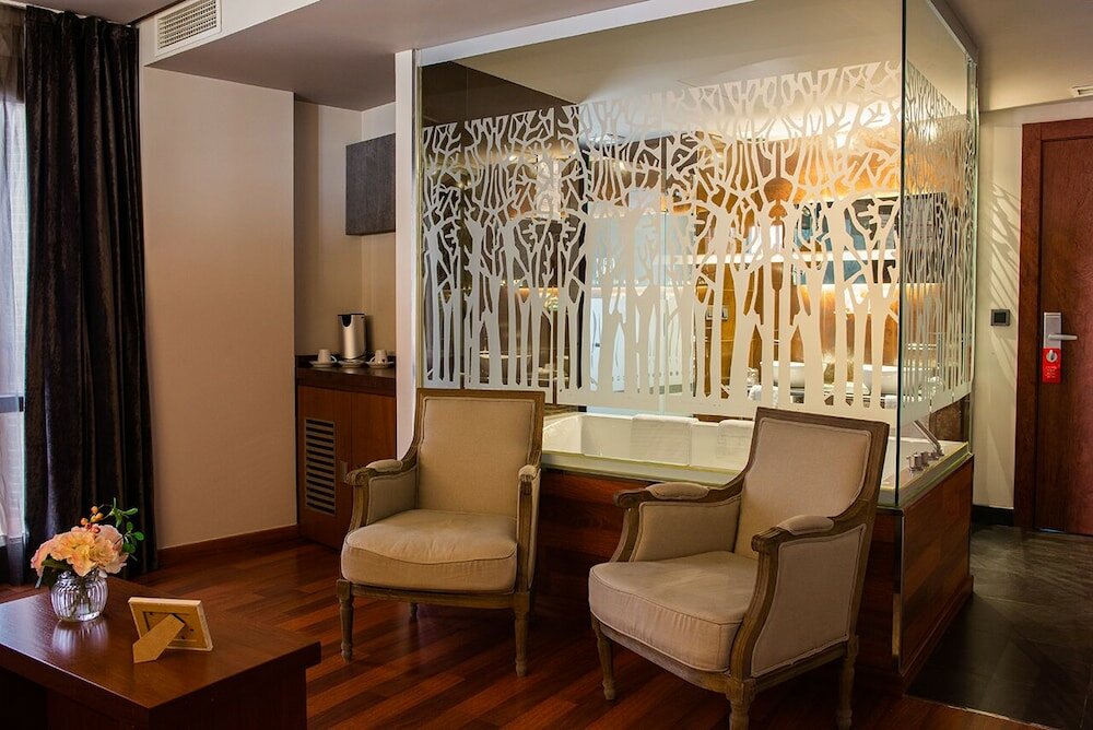 Фото Hotel Sancho Abarca