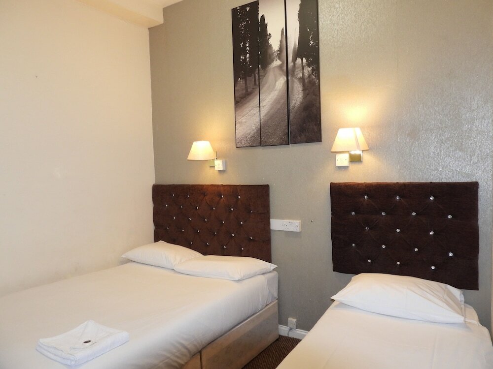Фото Hyde Park Court Hotel