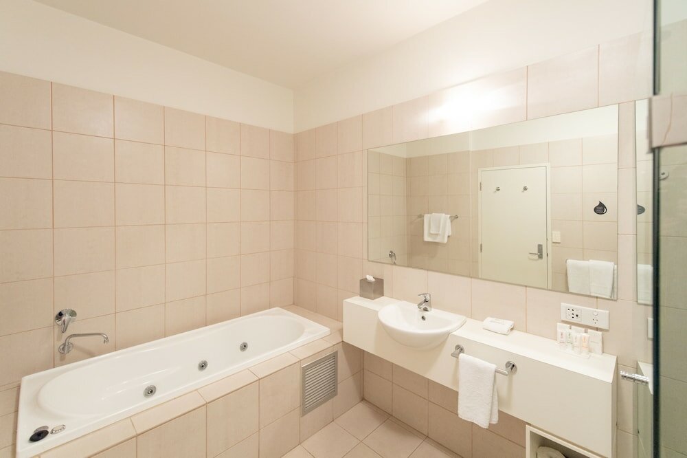 Фото Mawson Lakes Hotel & Function Centre