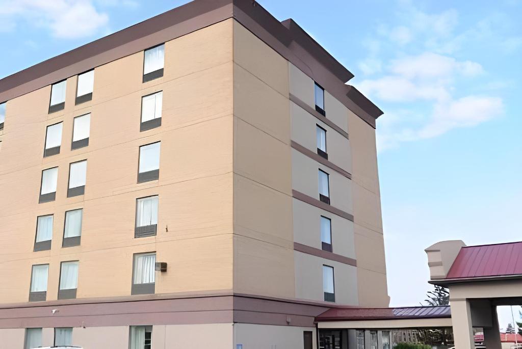Фото Days Inn by Wyndham Calumet Park