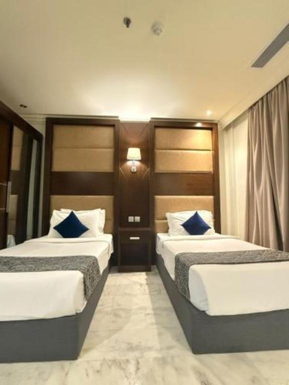 Фото Ebreez Grand Hotel