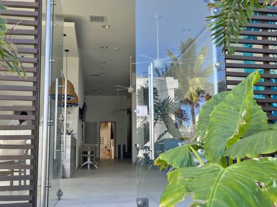 Фото Azure Lofts & Pool Hotel