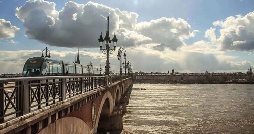 Гостиница Kyriad Bordeaux Sud - Villenave d'Ornon в Вильнаве-д'Орноне