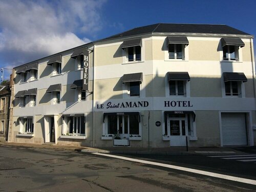 Гостиница Hôtel Le Saint Amand в Монлюсоне