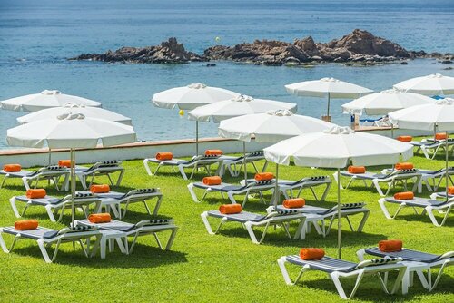 Гостиница Hotel Santa Marta в Льорет-де-Маре