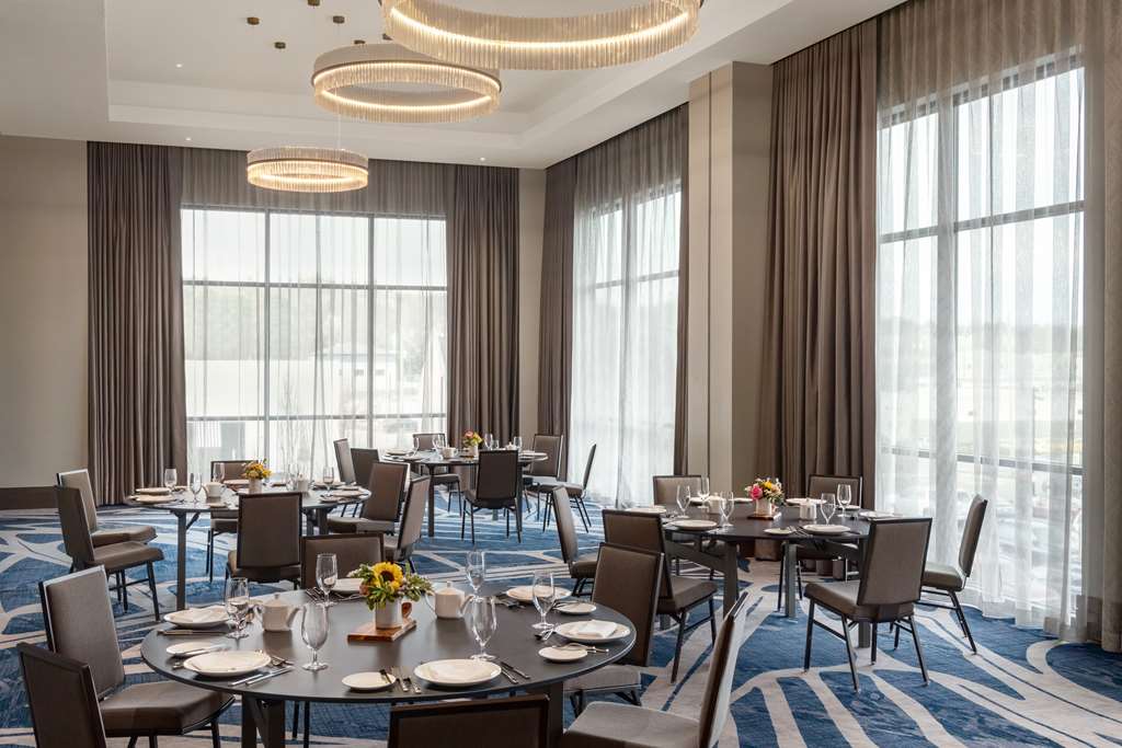 Фото Valley Hotel Homewood Birmingham, Curio Collection by Hilton