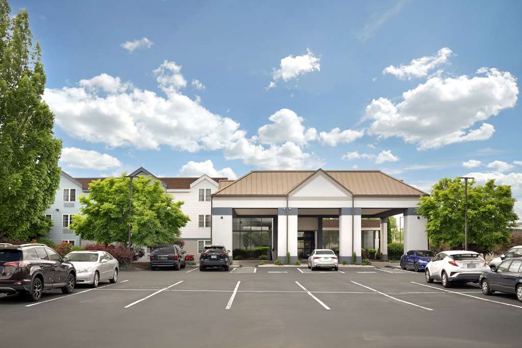 Фото Best Western Hartford Hotel & Suites