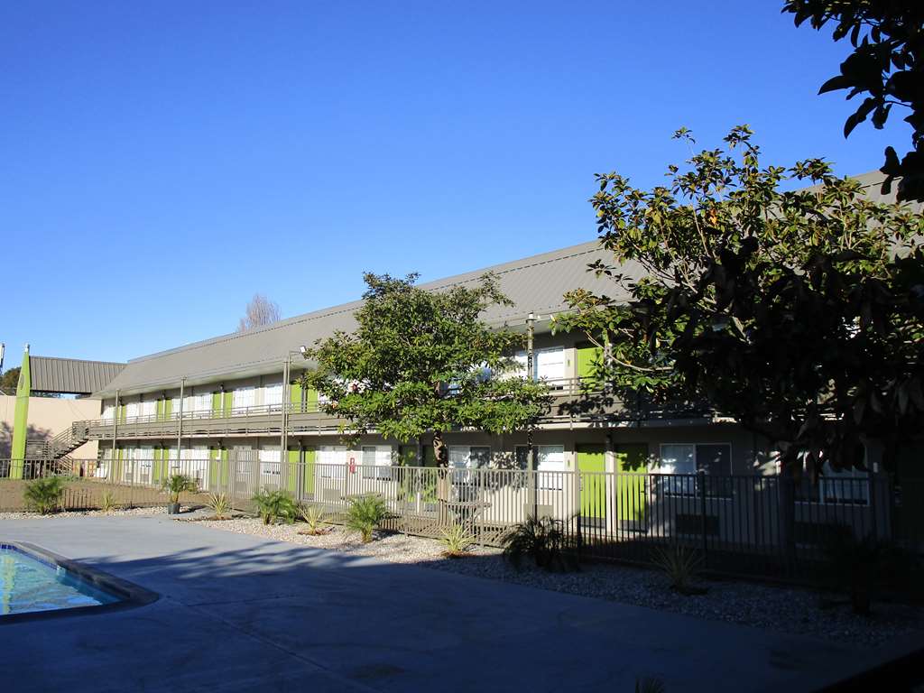 Фото SureStay Plus Hotel by Best Western Point Richmond