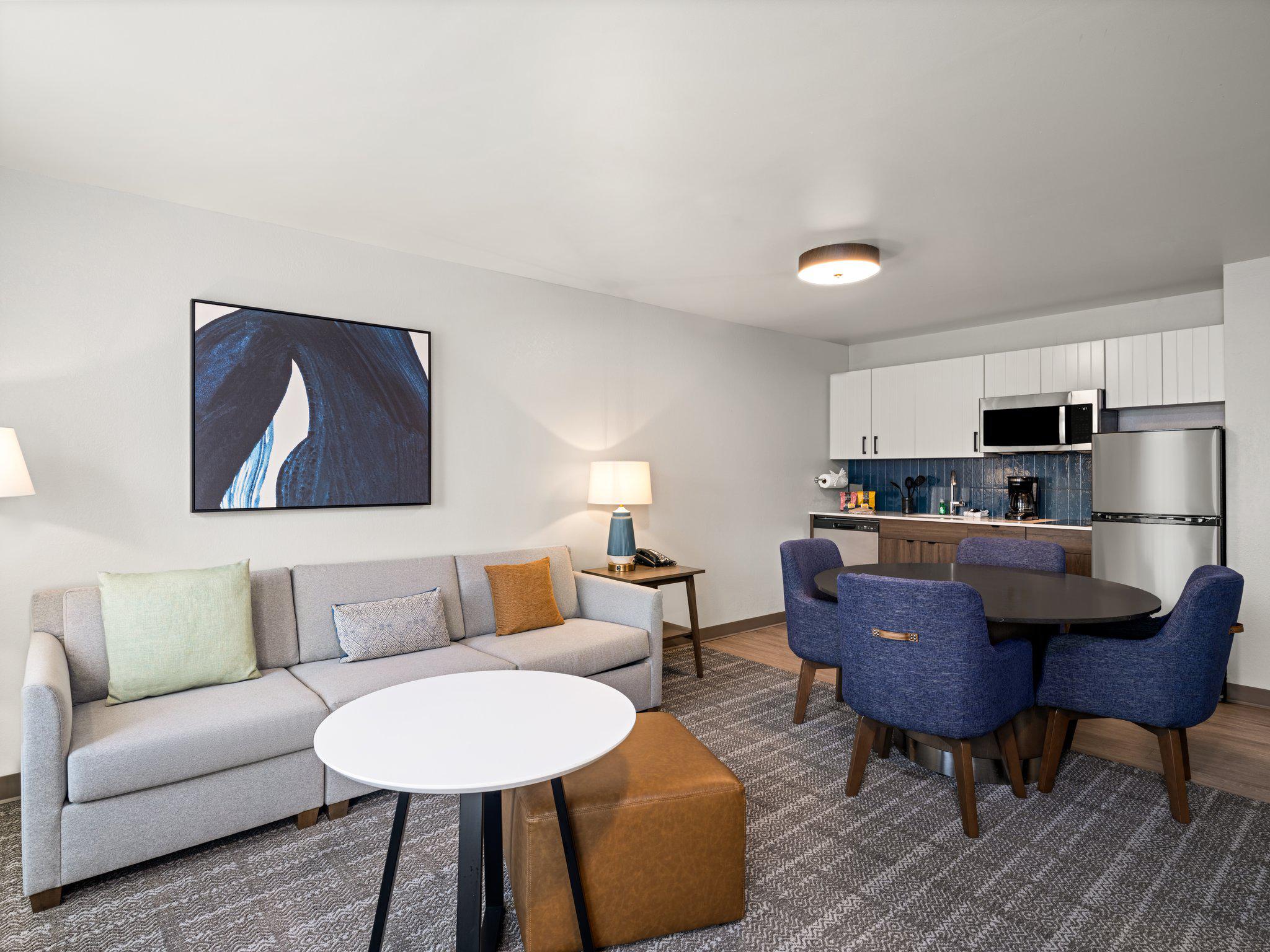 Фото Staybridge Suites Rochester University, an Ihg Hotel