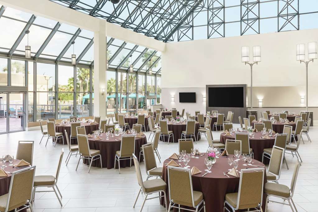 Фото DoubleTree by Hilton Orlando Airport
