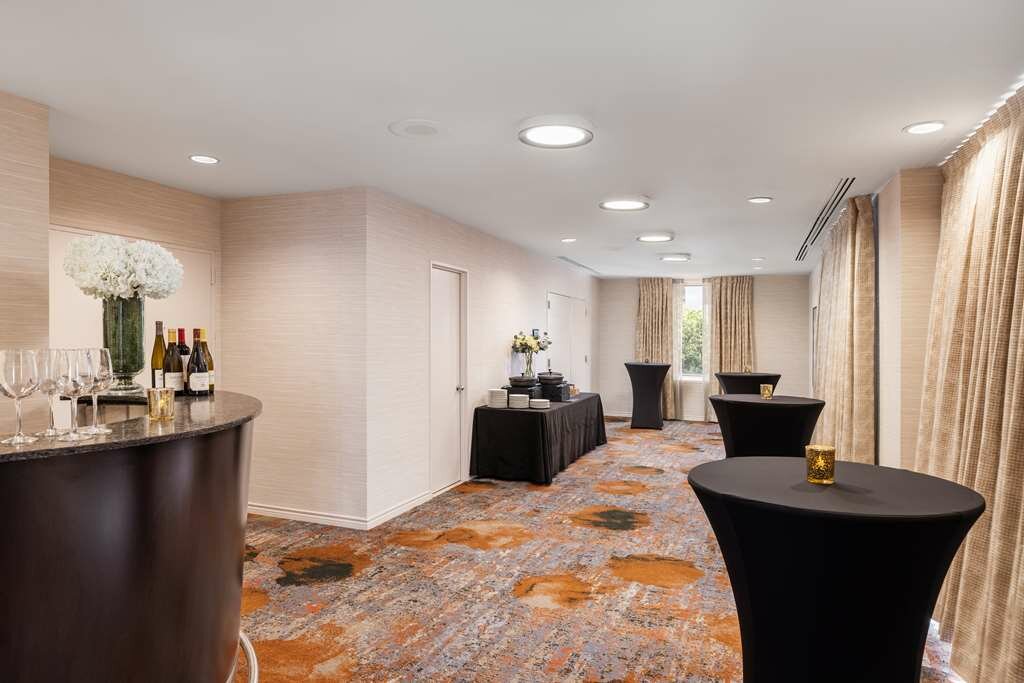 Фото DoubleTree Suites by Hilton Hotel Austin