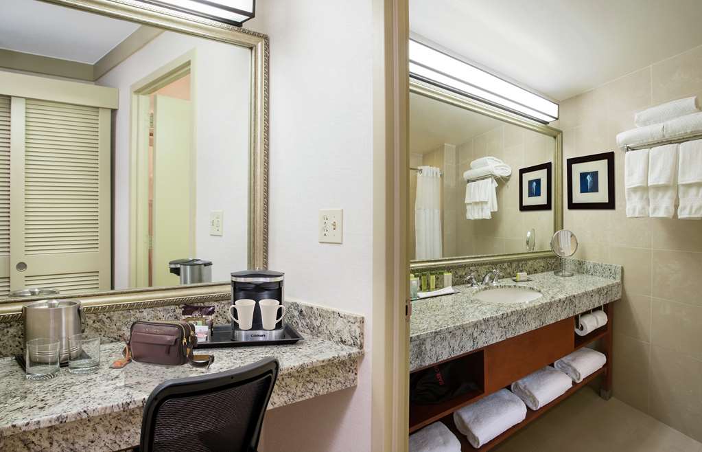 Фото Doubletree by Hilton Hotel Miami Airport & Convention Center
