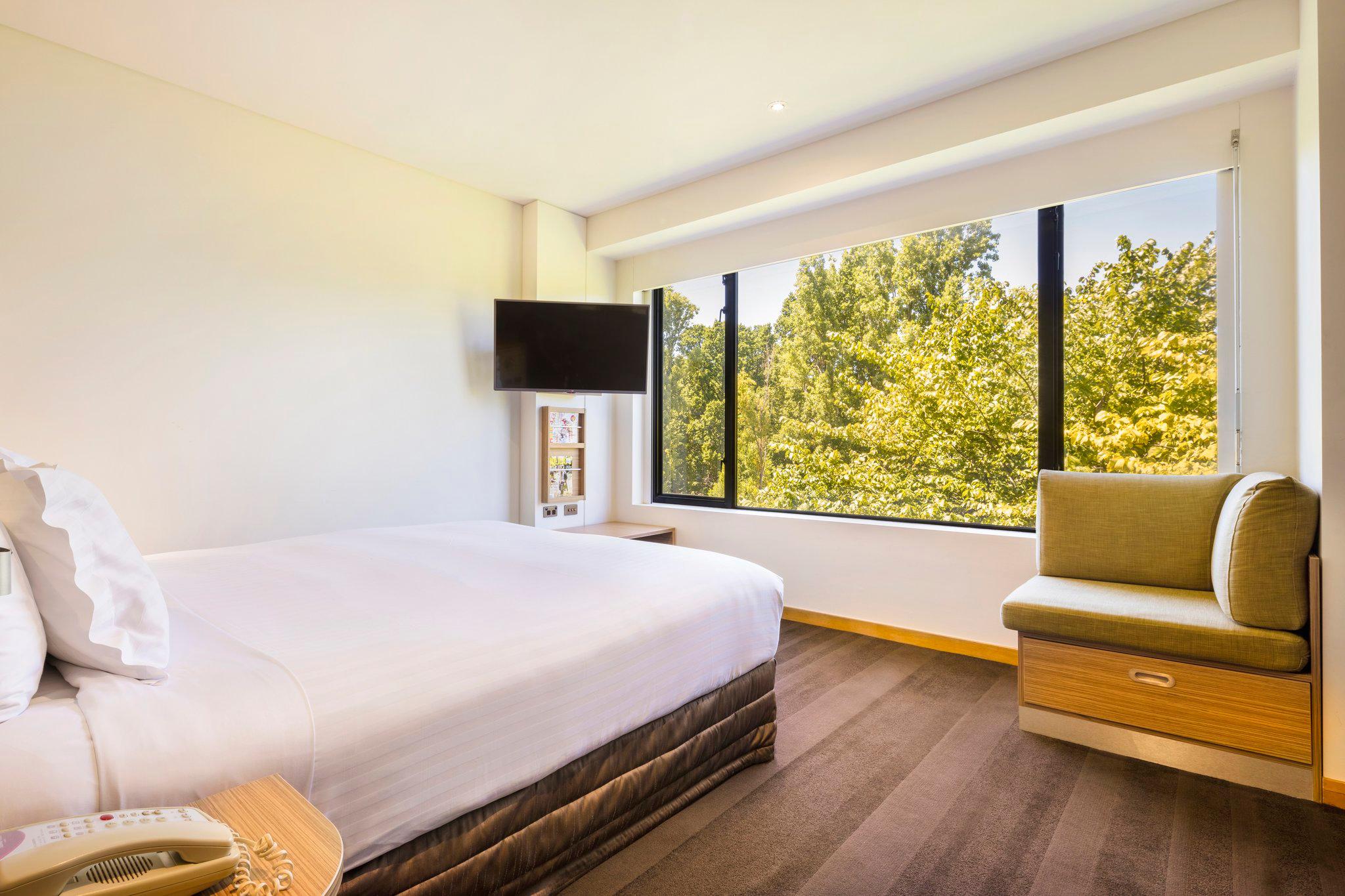 Фото Crowne Plaza Canberra
