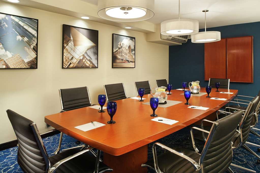 Фото DoubleTree by Hilton Roseville Minneapolis