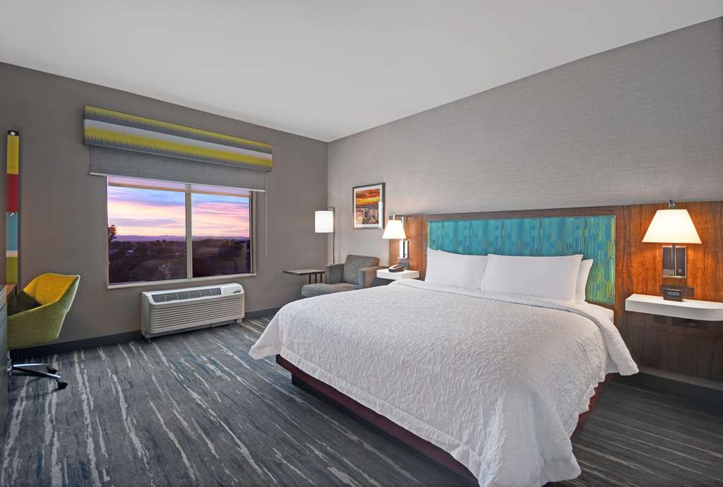 Фото Hampton Inn Las Vegas Strip South, Nv