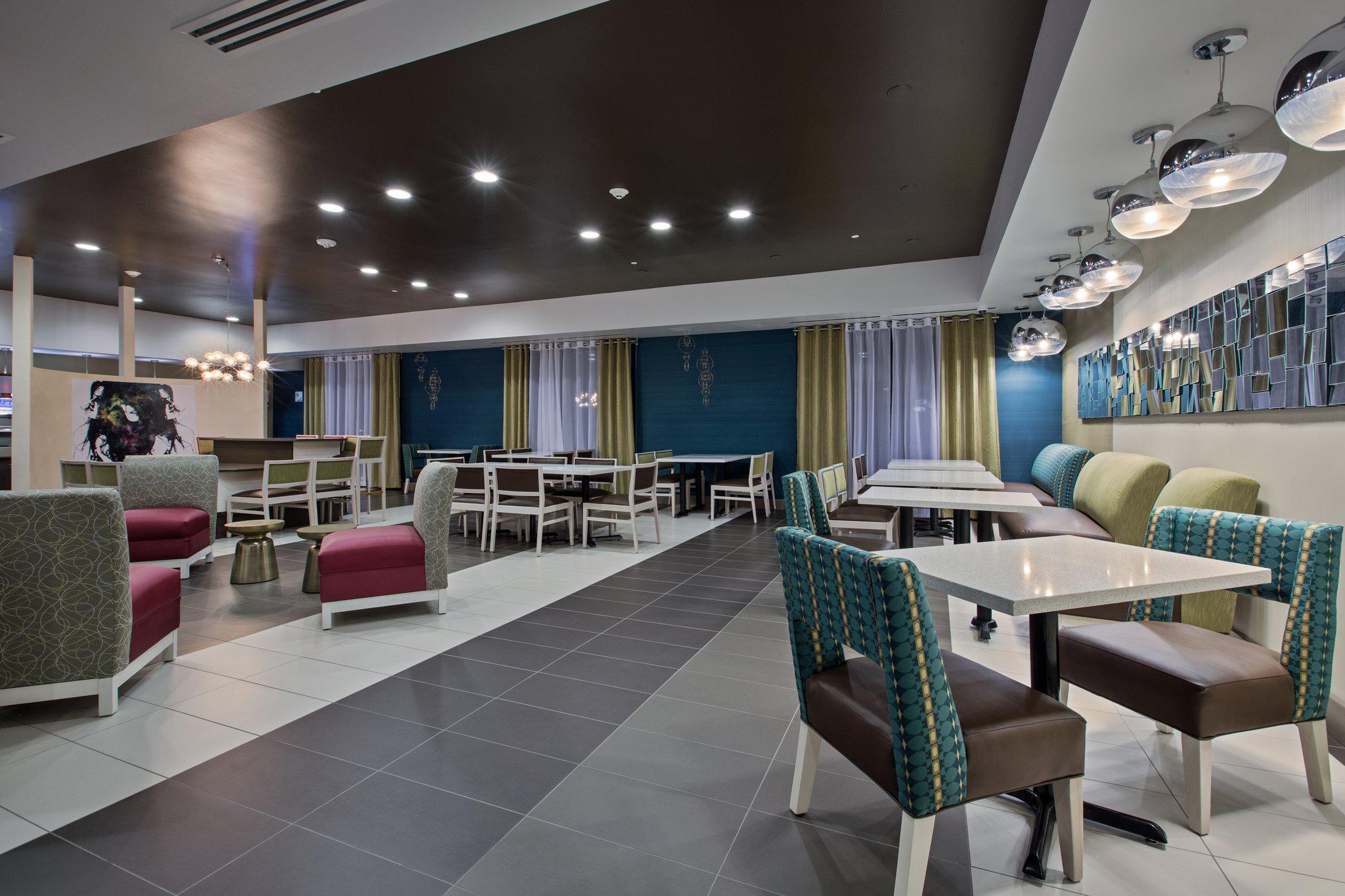 Фото Holiday Inn Express Hotel & Suites, Carlisle-Harrisburg Area, an Ihg Hotel