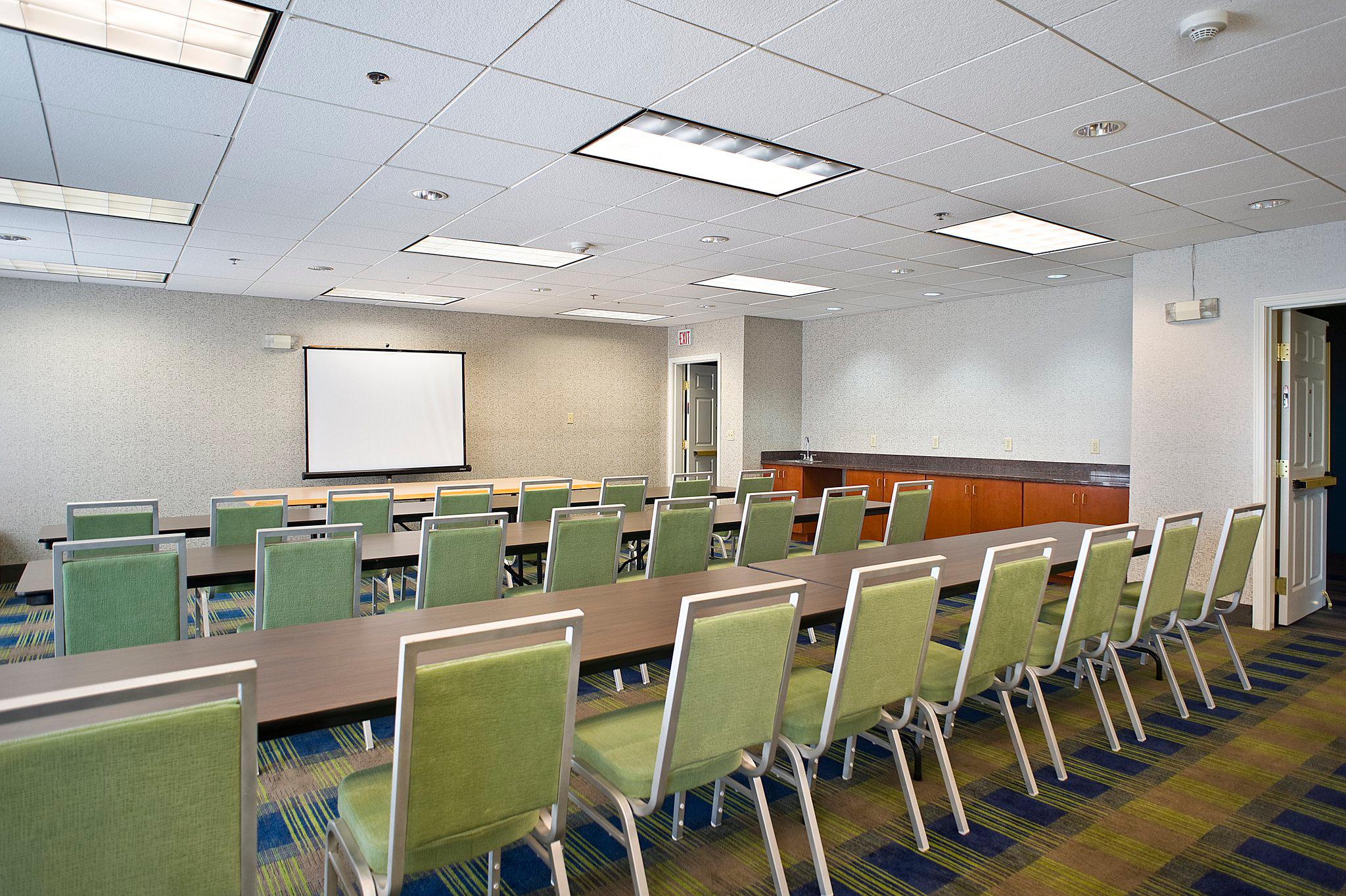 Фото Holiday Inn Express & Suites Vermillion