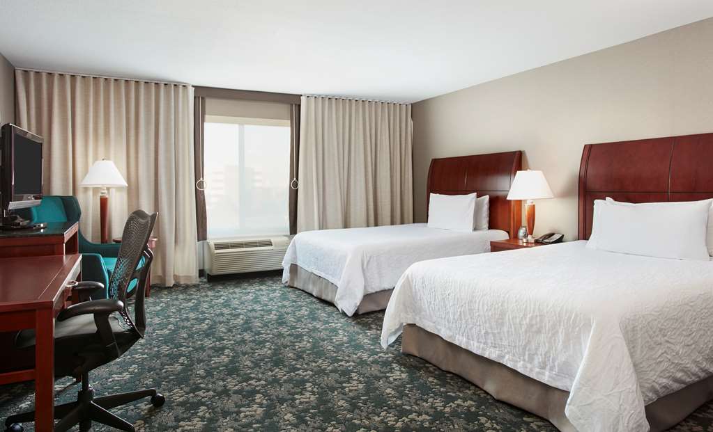 Фото Hilton Garden Inn Naperville/Warrenville