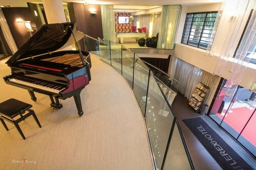 Гостиница Le Rex Hotel в Тарбе